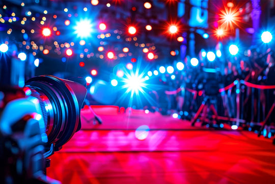 Tapis rouge et statuettes